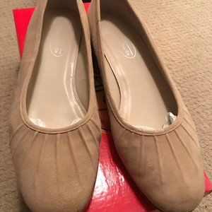 Woman's Shoes Size 9 1/2 Talbots Bella2 Cream